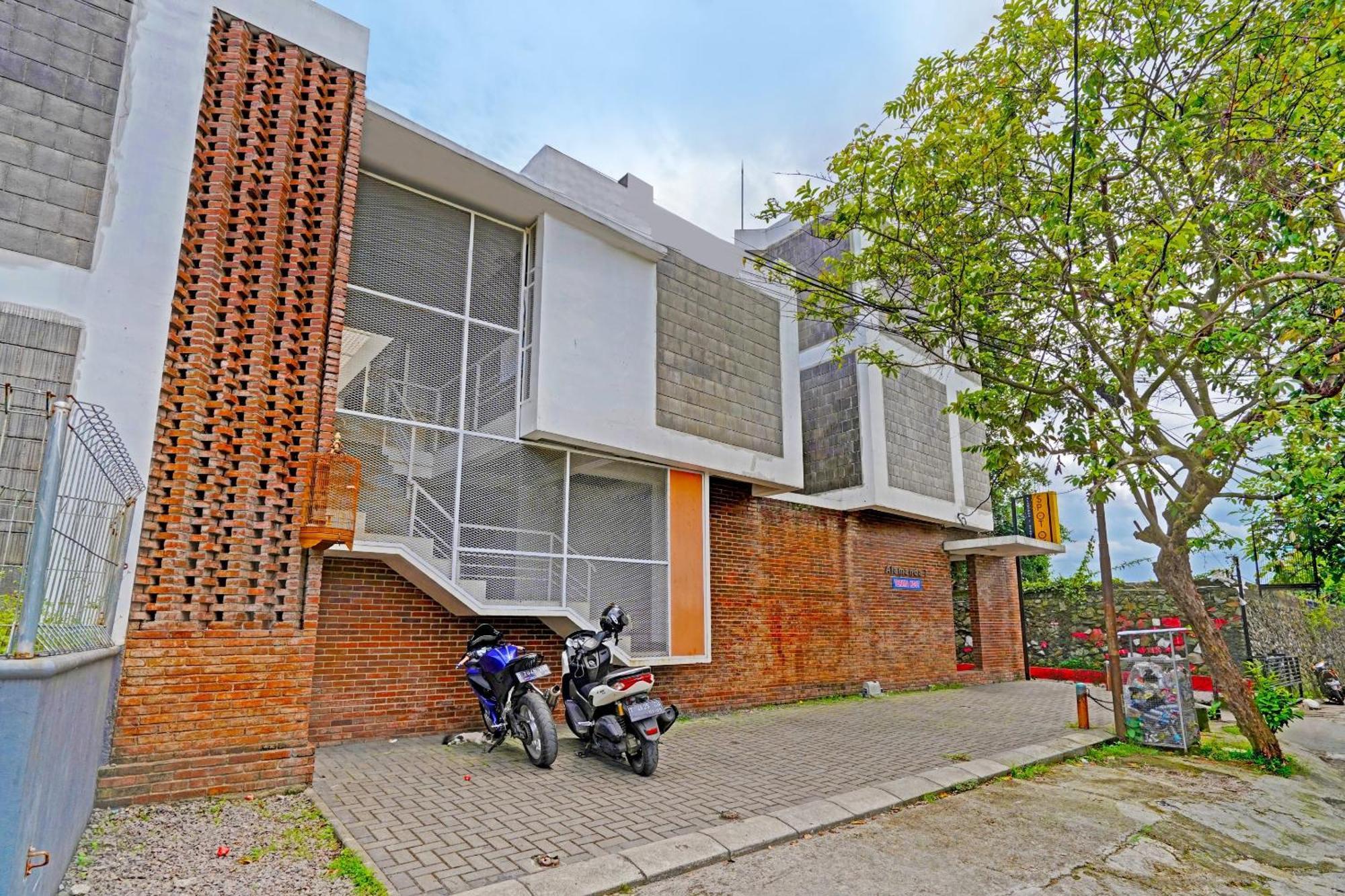 Super Oyo 2190 Alamanda 7 Syariah Bandung Eksteriør billede